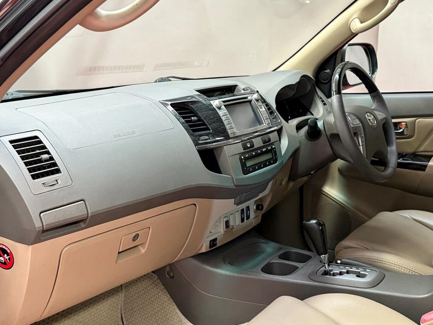 2014 TOYOTA FORTUNER 3.0V รถมือเดียวออกป้ายแดง รถวิ่งน้อย ประวัติศูนย์ครบ ไม่เคยมีอุบัติเหตุครับ 12