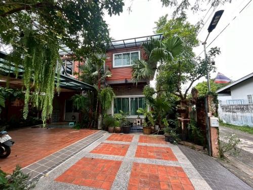 ขายด่วน ที่ดินพร้อมสิ่งปลูกสร้าง หมู่บ้าน วาสนา ซ.หทัยราษฏร์ 11 มีนบุรี 1