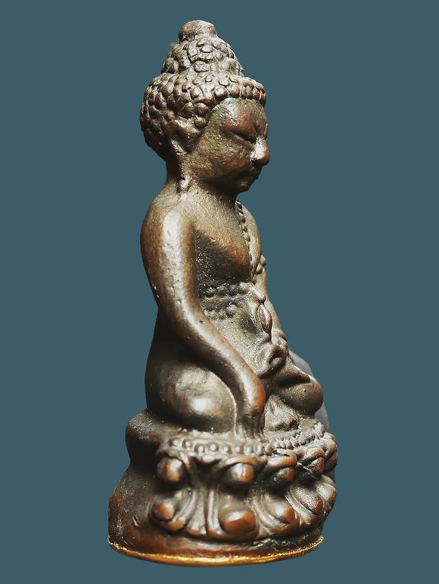 พระกริ่งชินบัญชร หลวงปู่ทิม วัดละหารไร่ ปี 2517...ก้นทองคำ ตอกโค๊ตเลข ๑๙ และโค๊ตศาลา 4