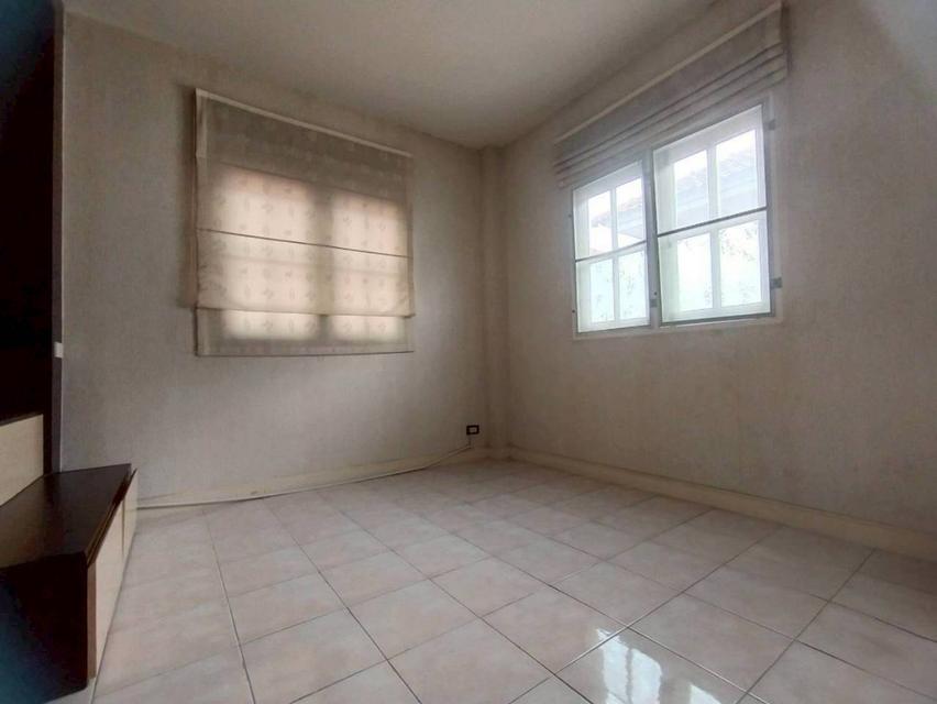 ขาย ถูกสดๆบ้านแฝดอารมณ์บ้านเดี่ยว ทำเลดีใกล้เมือง หมู่บ้านบุรีรมย์ คลองสี่ ลำลูกกา หลังมุมพื้นที่เยอะ 9