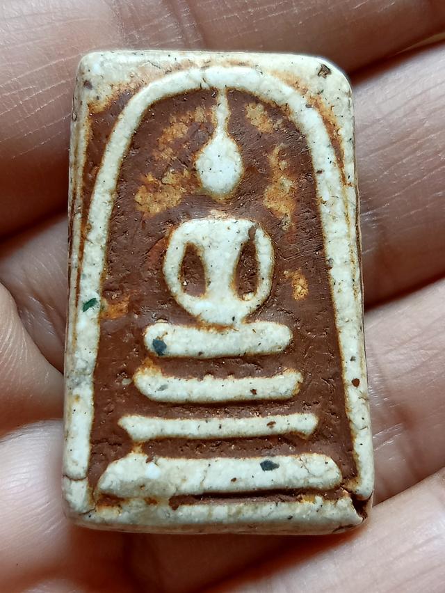 พระสมเด็จพิมพ์เจดีย์ลักน้ำเกลี้ยง