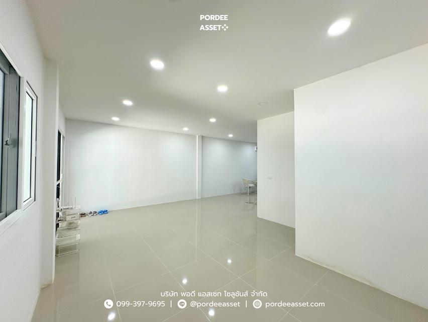 หมู่บ้านประชากรไทย ลาดพร้าว 93 รีโนเวทใหม่ทั้งหลัง ต่อเติมเต็มพื้นที่ จอดรถ 2 คัน ใกล้ MRT มหาดไทย : Prachakornthai Village Ladprao 93 4