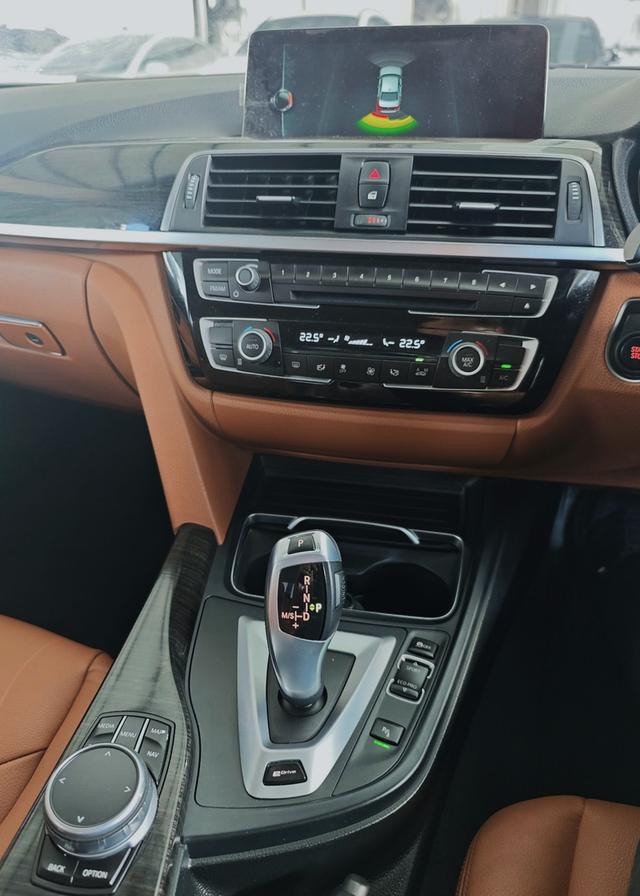 BMW 330e Luxury F30 Plug-in Hybrid ปี 2018 รูปที่ 12