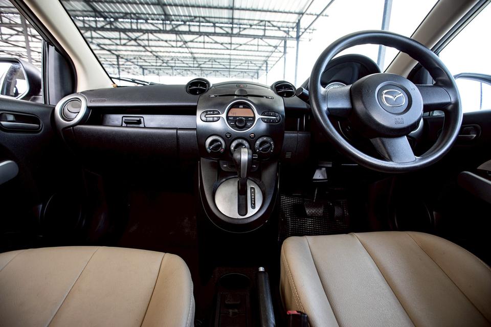 Mazda2 1.5 Groove Sedan ปี 2010 สีเทา เกียร์ออโต้ 16