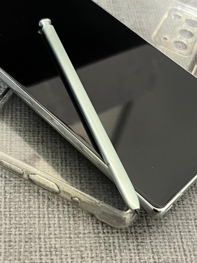สินค้าSamsung Galaxy Note 20สี Mystic green 5G บอดี้ มีรอยเคสกัดตามภาพ ไม่มีผลกับการใช้งาน ปากกา ทัชสกรีน เขียนได้ปกติvฟังก์ชันอื่นๆใช้งานได้ปกติ 4