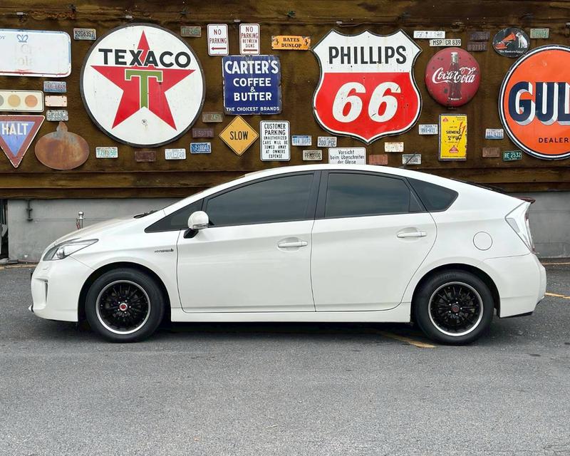 Toyota Prius 1.8 Hybrid เกียร์ออโต้ สีขาว ปี 2012 9