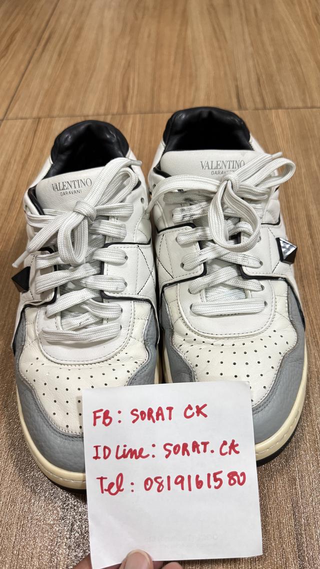 รองเท้าผ้าใบหนัง Valentino
