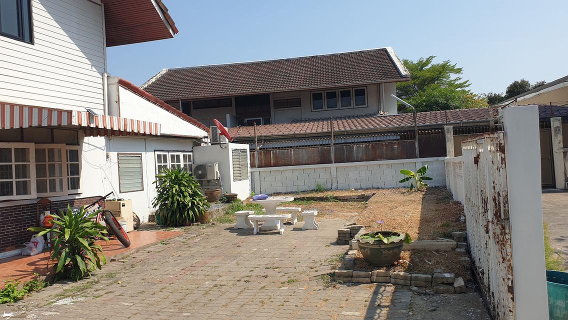 ขายบ้านเดี่ยว 2 ชั้น พื้นที่ 96 ตารางวา เขตพื้นที่เจริญ ใกล้ห้างสรรพสินค้าโรงเรียน โรงพยาบาล เดินทางเข้าออกสะดวกบ้านอยู่หลังสุดท้ายสุดซอย พื้นที่รอบบ้ 6