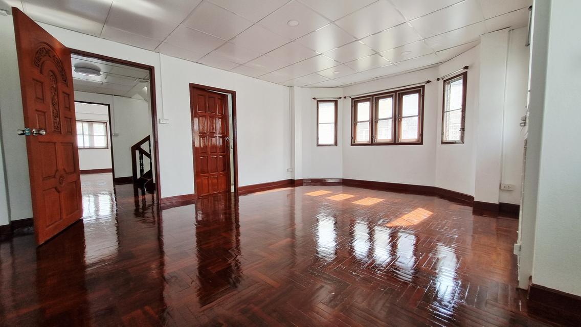 บ้านทาวน์เฮ้าส์ 3 ชั้น 12