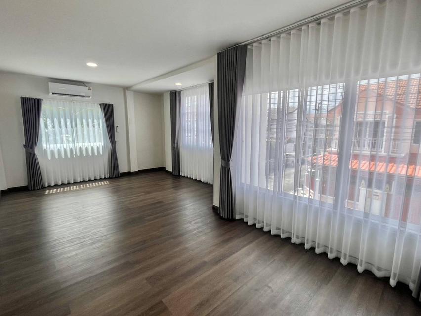 ขายทาวน์โฮม 3 ชั้น 19.4 ตรว. หมู่บ้านเบล็สทาวน์ รามอินทรา 127 19