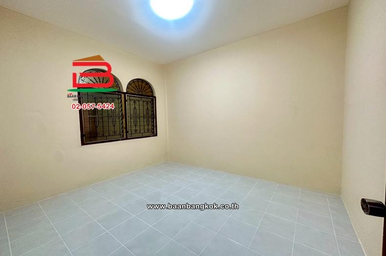 ทาวน์เฮาส์ หมู่บ้านพงษ์เพชรการเคหะ 14 เนื้อที่ 24 ตร.ว. แจ้งวัฒนะ 14 แยก 1 แขวงสีกัน เขตดอนเมือง 7