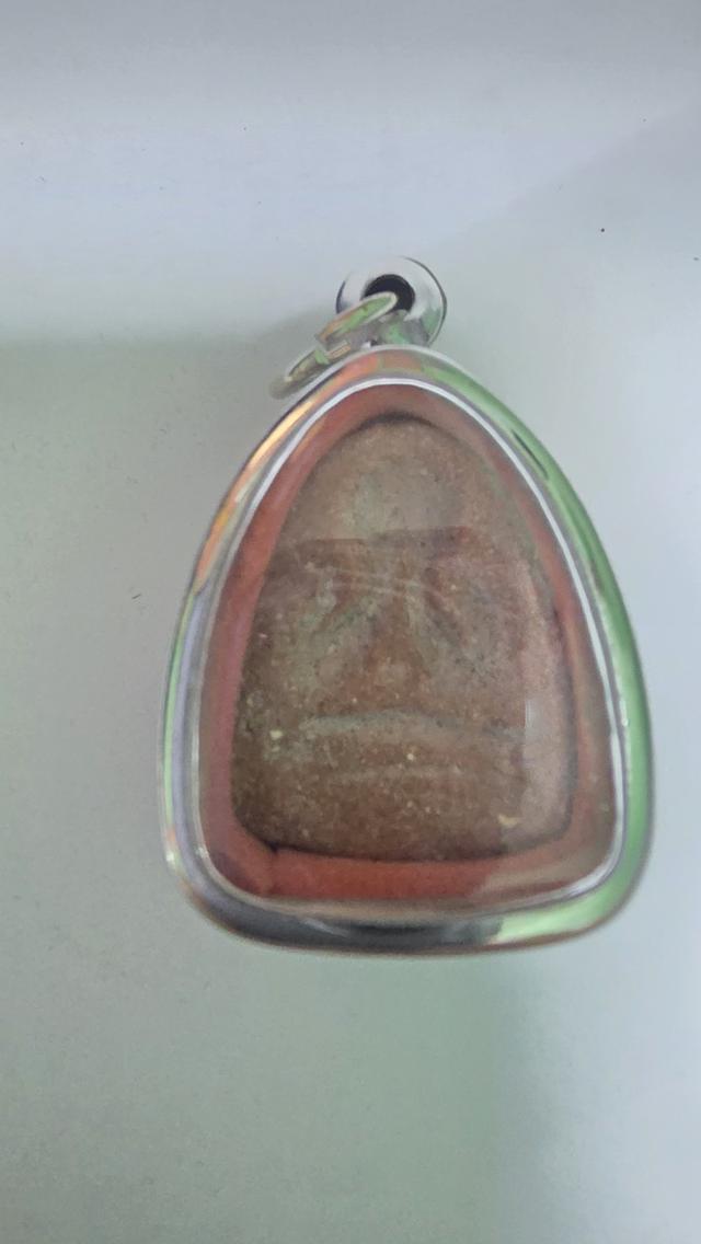 พระปิดตา เนื้อผงแดง หลวงปู่เอี่ยม 2