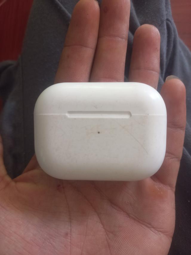 Airpods Pro Gen 1 มือสอง ขายตามสภาพปกติทุกอย่าง