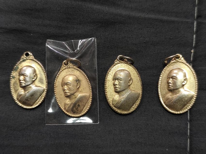 หลวงพ่อแพ หันข้าง