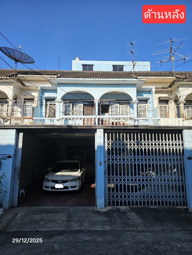 อาคารพาณิชย์ 5 ชั้น พร้อมทาวน์เฮาส์ 2 ชั้น 2 ห้อง 2