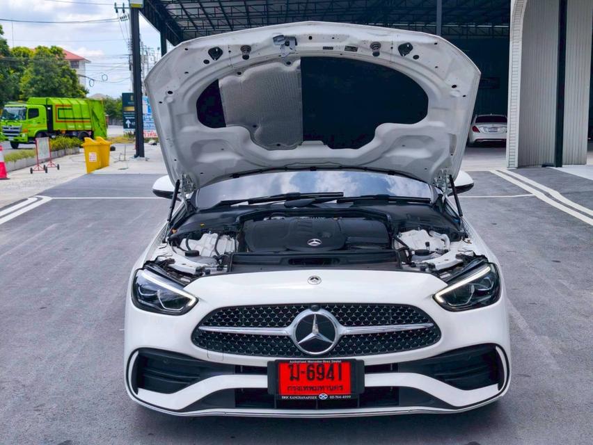 รหัสรถ KPV6941 2024(ยังไม่จดทะเบียน) BENZ C220d AMG LINE สีขาว