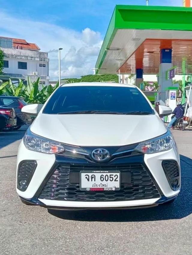 รถยนต์ โตโยต้า ยาริส 1.2 สปรอต์ AT สีขาว ปี2021