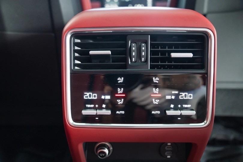 Porsche Cayenne E-Hybrid Coupe 2022 สี Crayon รูปที่ 18