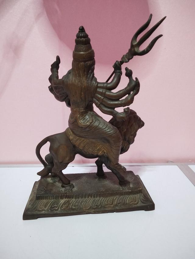 เทพฮินดู นั่งสิงโต