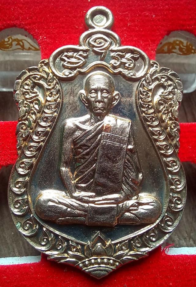 พระเครื่องหลวงพ่อรวย ปี 57 เนื้ออัลปาก้า แท้ทัน ราคา 2000