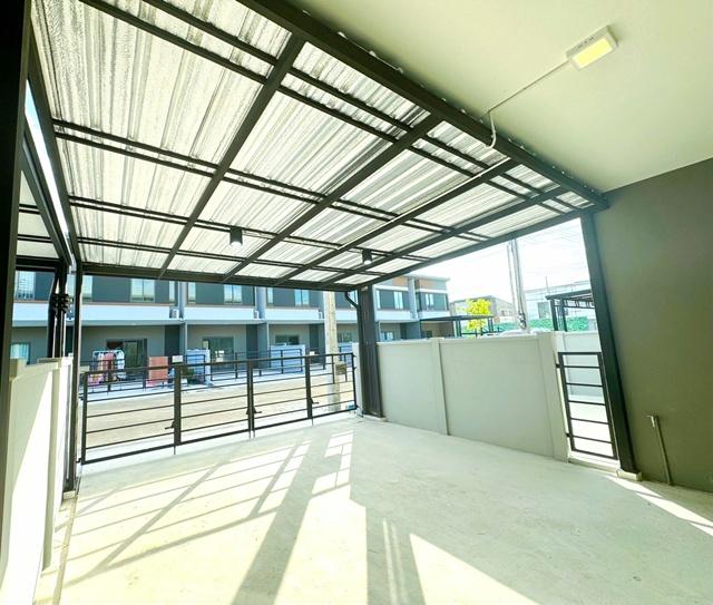 ให้เช่าทาวน์โฮมพรีเมียมสุดหรู 2 ชั้น รร. ปิยะฉัตร 2.1 กม.โลตัส บางกรวยไทรน้อย 2.9 กม.18ตร.ว.148 ตร.ม.คลับเฮ้าส์ สไตล์รีส 6