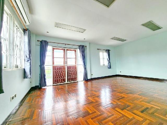 ให้เช่าคฤหาสน์ใหม่ ห้องมุม 3ชั้น 40ตร.วา.480ตร.ม. MRTแจ้งวัฒนะ14 1.3กม. ประชาชื่น-แจ้งวัฒนะ 4นอน 3น้ำ ตลาดเมืองทอง 1.4กม
