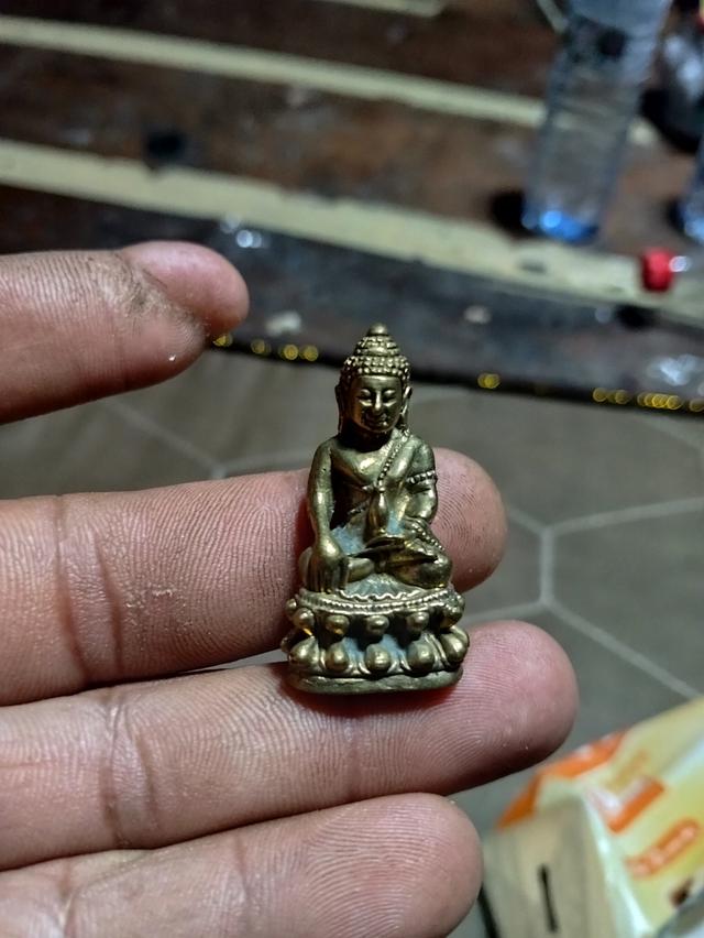 พระกริ่งปวเรศ 3 นะข้างหลัง