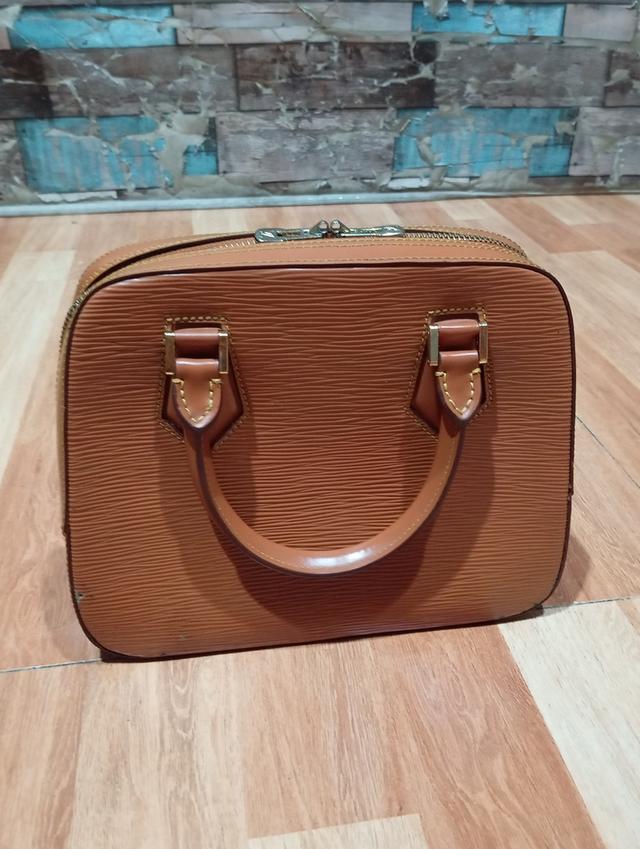 Louis Vuitton  3