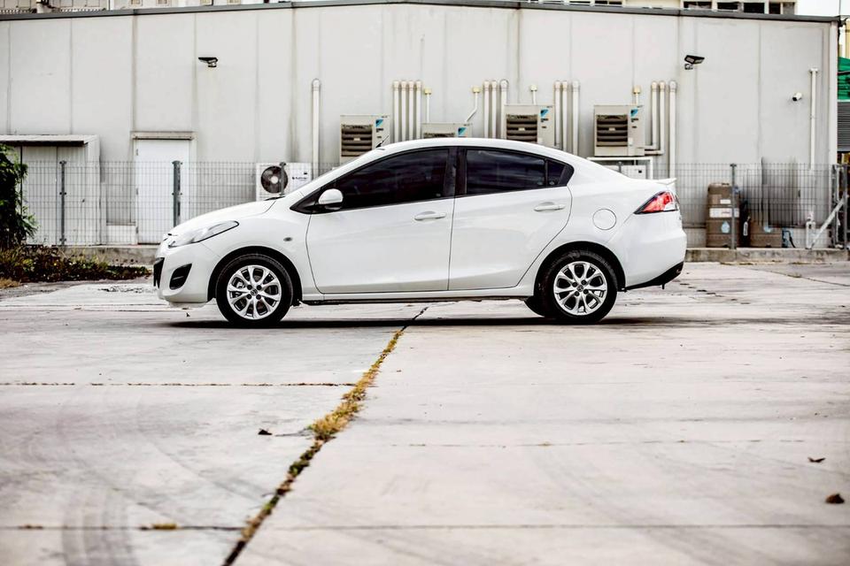 Mazda2 1.5 Groove Sedan ปี 2011 สีขาว เกียร์ออโต้ 11