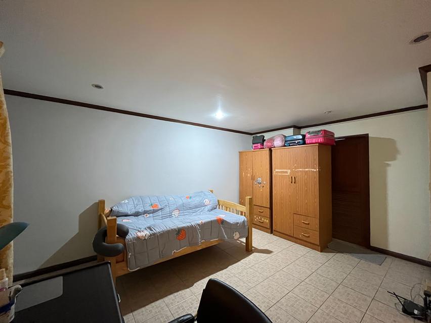 ขายถูก ทาวน์เฮ้าส์ 4 ชั้น บ้านสวนซื่อตรง ลาดพร้าว 87 ซอยประดิษฐมนูธรรม ซ. 10 ถนนเลียบทางด่วนรามอินทรา เขตวังทองหลาง กทม. 7