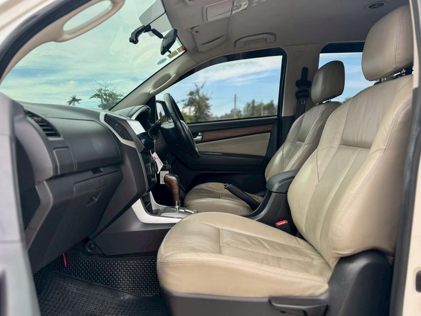 ISUZU MUX Y 14 Wagon 4dr 7st Auto 5sp RWD 2.5DCT(VGS,DVD) สีขาว ออโต้  18