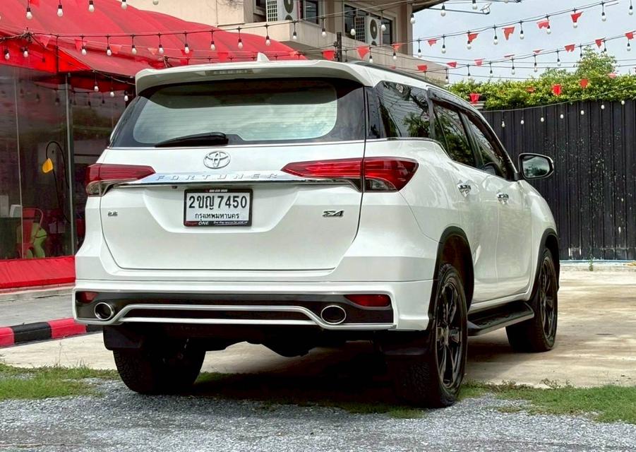Toyota Fortuner 2.8 V 4WD ปี 2016