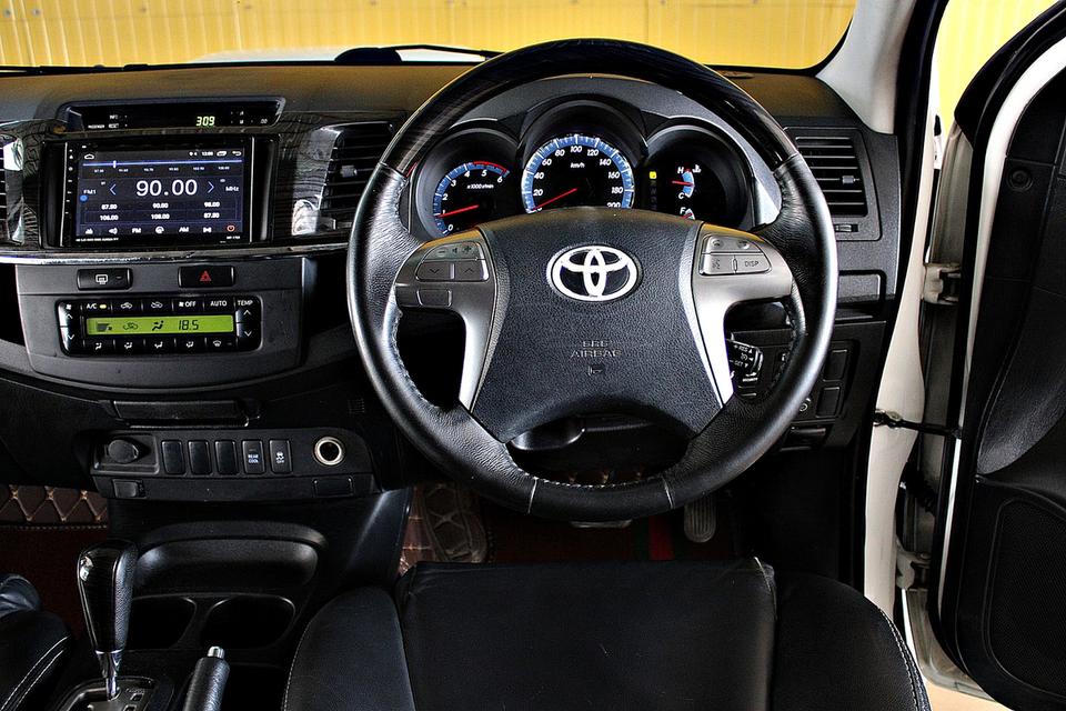 2014 Toyota Fortuner 3.0 V VN Turbo 2WD สีขาว เกียร์อัตโนมัติ 5 Speed สวยมาก ราคาคุยได้ รูปที่ 15