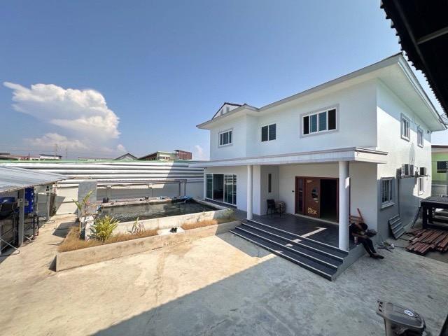 ขายโกดังพร้อมออฟฟิศและบ้านพัก บนพื้นที่ 1 ไร่ ซอยวัดศรีวารีน้อย บางเสาธง สมุทรปราการ พื้นที่ธุรกิจครบชุด รองรับคลังสินค้า เครื่องจักรหนัก 3