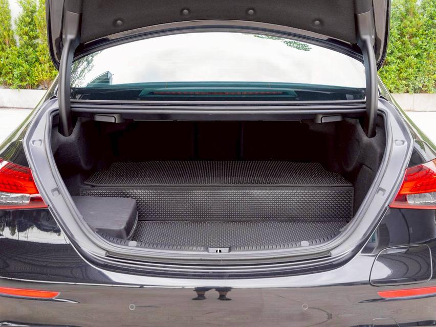 Mercedes Benz E300e AMG ปีจด 2021 จด 2023 8