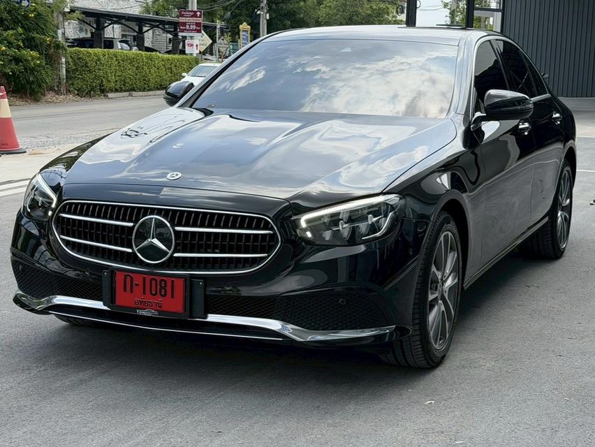 Mercedes-Benz E300e Avantgarde Facelift 2024 สีดำ มีไฟแนนซ์เหลือเปลี่ยนสัญญาผ่อนต่อได้ไม่ต้องใช้เงินออกรถ รูปย่อยที่ 1