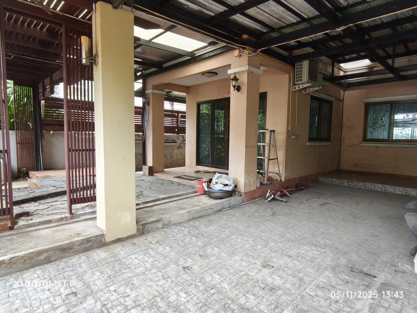 บ้านมือสอง 2ชั้น 3 ห้องนอน 2 ห้องน้ำ พร้อมออฟฟิศ จอดรถได้ 2 คัน แถมฟรีแอร์ 5 ตัว 3