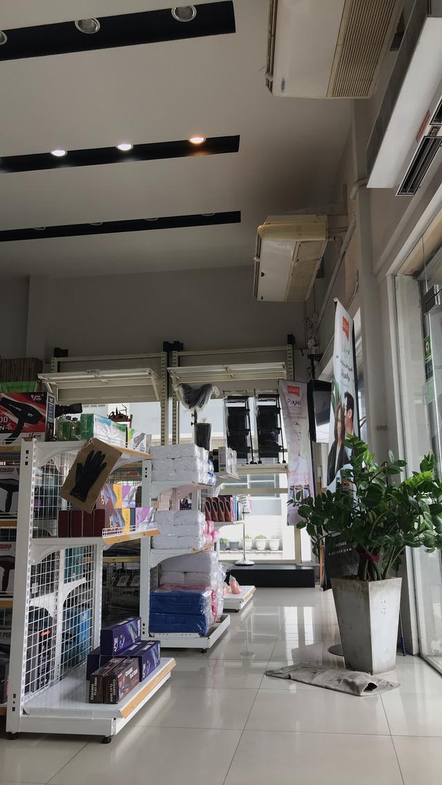 เซ้งร้านจำหน่ายอุปกรณ์เสริมสวยติดถนนใหญ่รามคำแหง 6