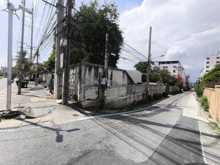 ที่ดินพร้อมสิ่งปลูกสร้าง แปลงมุมริมถนนรามคำแหง24 เหมาะแก่การลงทุน 9