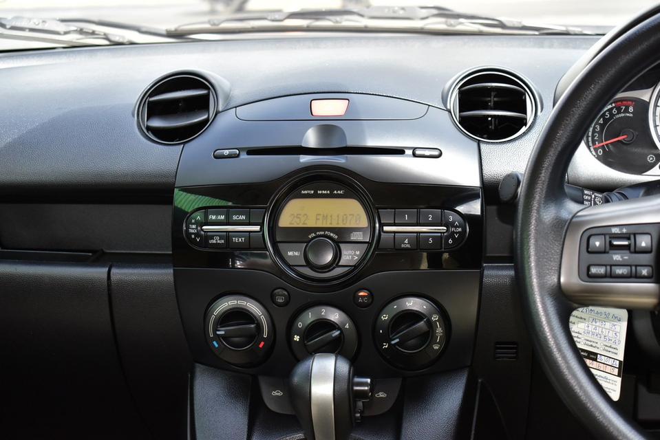 Mazda2 ปี2013 สีขาว เครื่อง1.5 เบนซิน ไมล์แท้ๆ96,000 รูปที่ 15