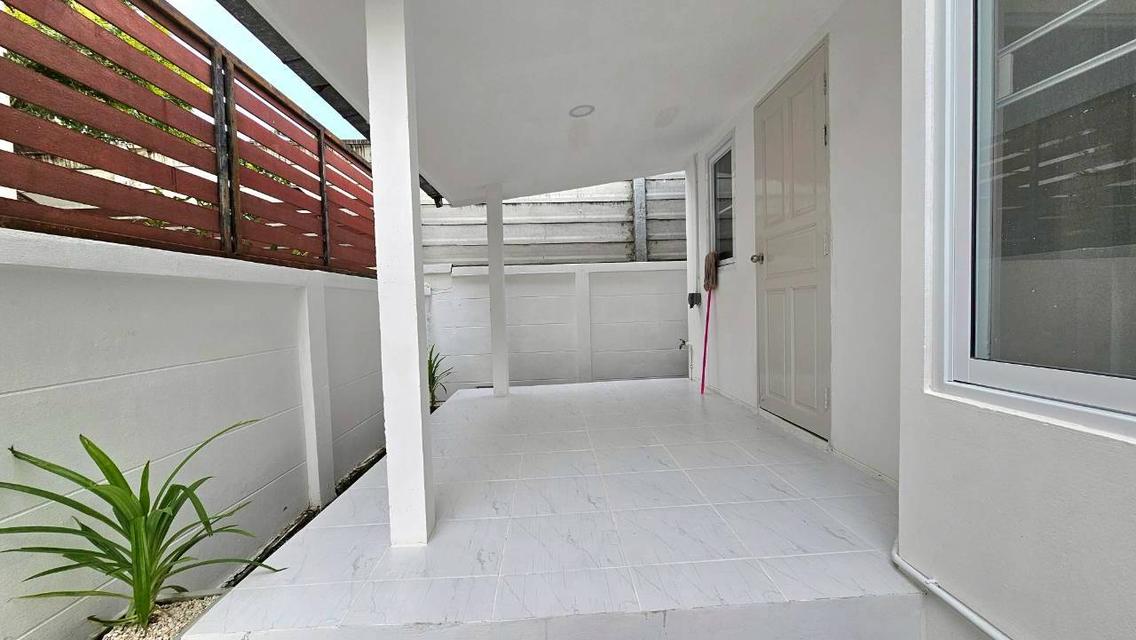 ขายด่วน บ้านเดี่ยว 2 ชั้นรีโนเวทใหม่ หลังริม หมู่บ้านพรพิมาน คลอง 5 4ห้องนอน 2ห้องน้ำ 52 ตรว. 9