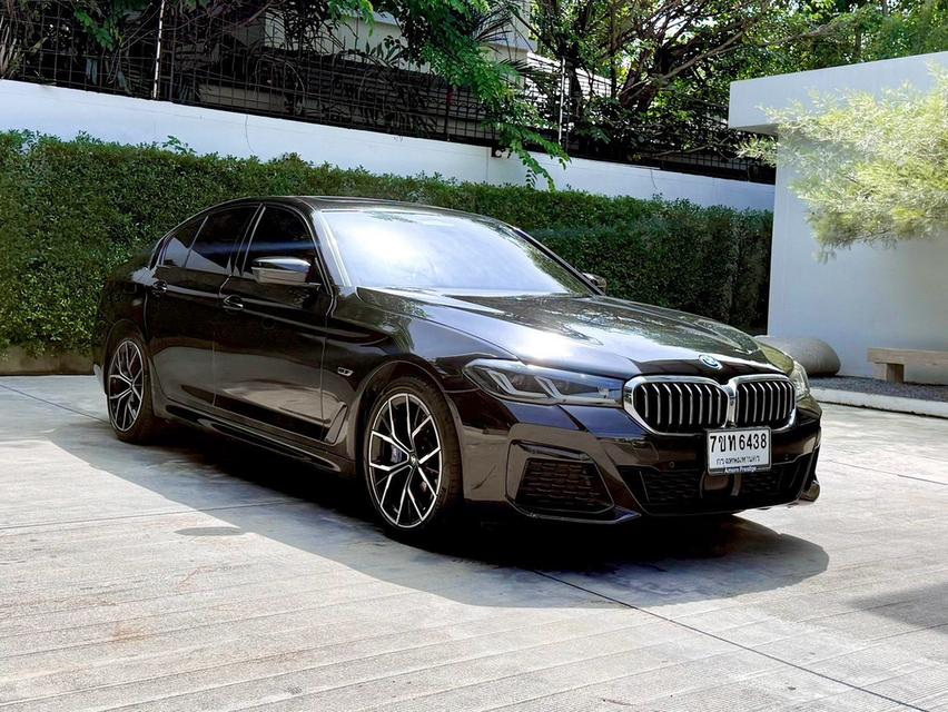 (แจ้งรหัสรถ 12AT6438) BMW 530e 2.0 M Sport (G30) LCI (CKD) 2021 จด 2025