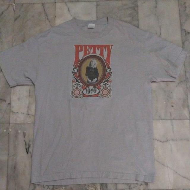 เสื้อยืดแขนสั้น แนวนักร้อง นักแต่งเพลงและนักกีต้าร์ชาวอเมริกัน 1970 Tom Petty แท้ มือสอง สภาพดี ของพร้อมส่งครับ
