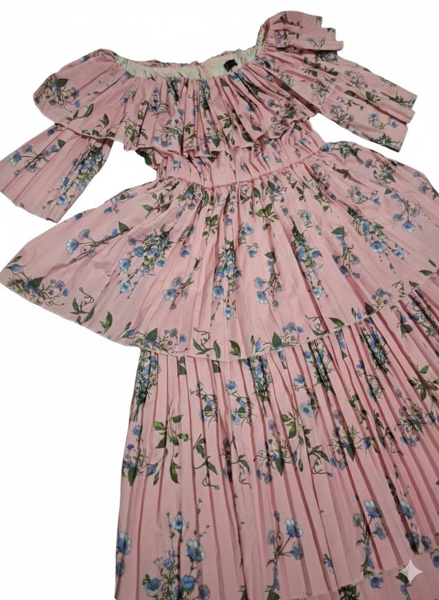 ชุดเดรสชั้นปาดไหล่ ชายกระโปรงพริ้ว รูปที่ 2