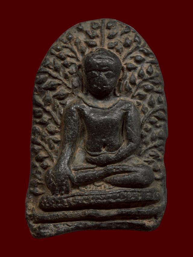 พระเปิม (Phra Perm) พระกรุเก่าแก่จากจังหวัดลำพูน