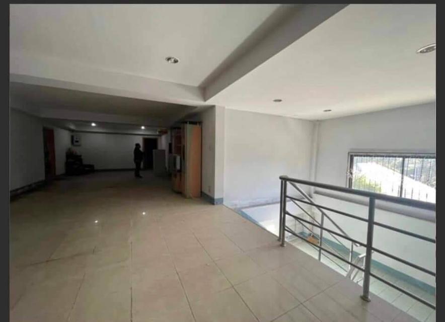 เช่า อาคารในคูเมืองเชียงใหม่ 75 ตรว  900 ตรม.จำนวน 4 คูหา 100,000บาท/เดือน 1