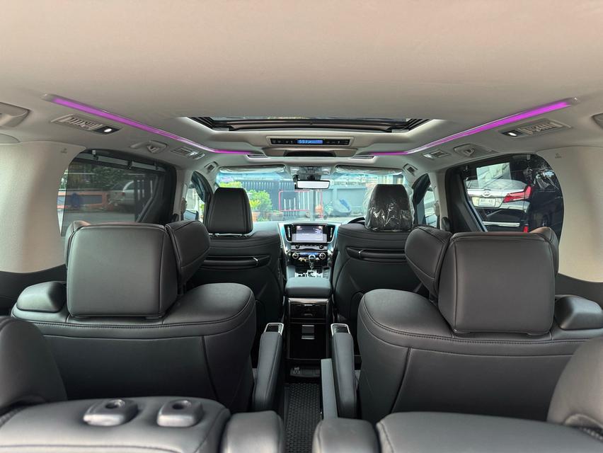 Toyota Alphard 2.5 SC Package ปี 2023 สีขาว 14