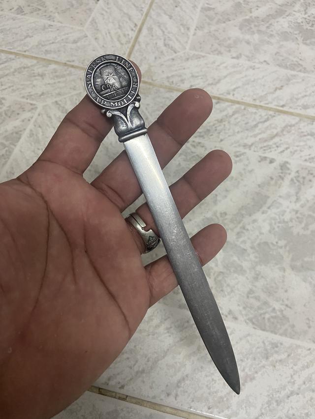 มีดตัดกระดาษ เงินสเตอร์ลิงเดนมาร์กสำหรับสายการเดินเรือ 'Maersk line, AP Moller' ศตวรรษที่ 20 ประทับตรา 'Sterling, Denmark, W.&S.S.' ยาว 20 ซม. หนัก 56