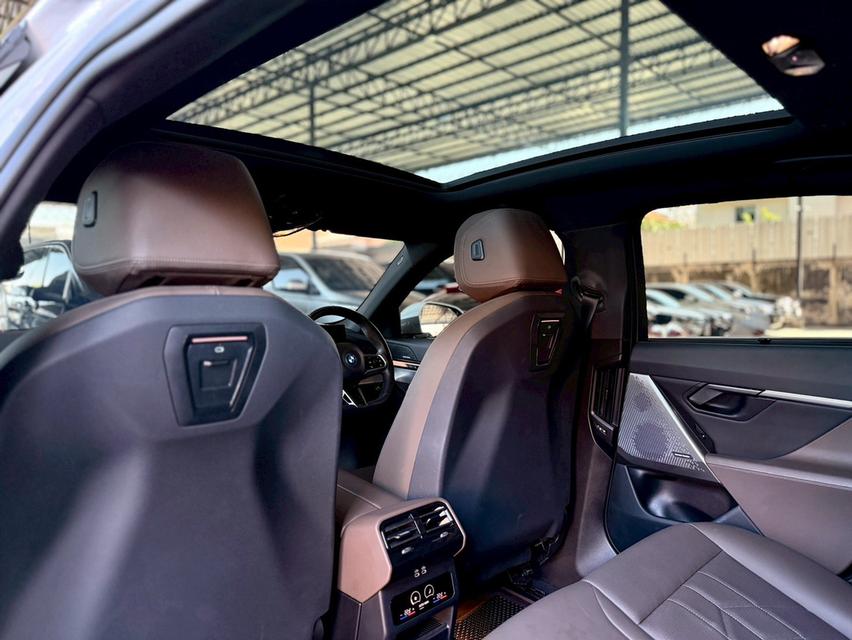 ปี 2023 BMW i5, eDrive40 M SPORT โฉม G60 ปี23-ปัจจุบัน สีขาว รถไฟฟ้า100% รูปที่ 8