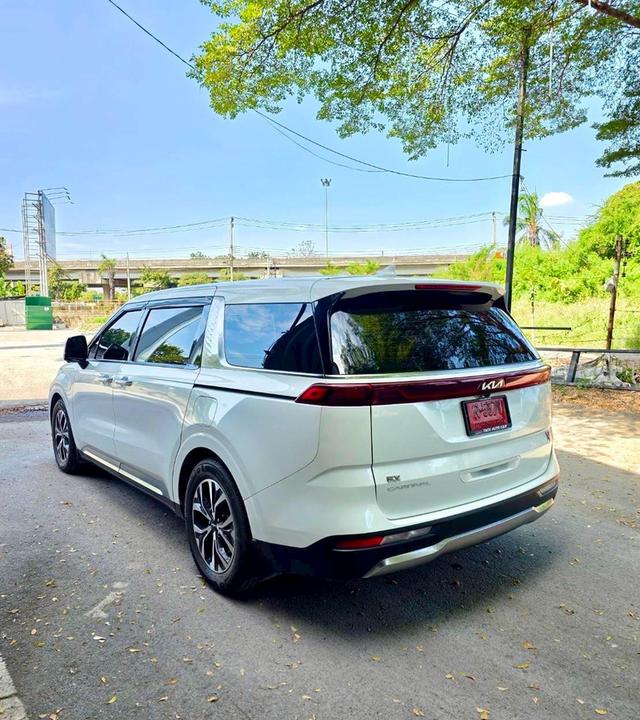 Kia grand carnival 2.2 EX สีขาว ปี 2022 ไมล์ 140,000 กม.